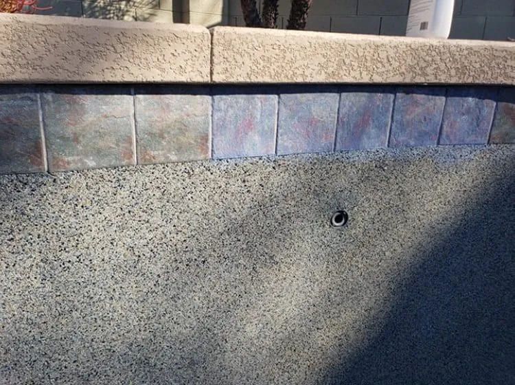 2-in-1 cleaner and sealer for pool tiles