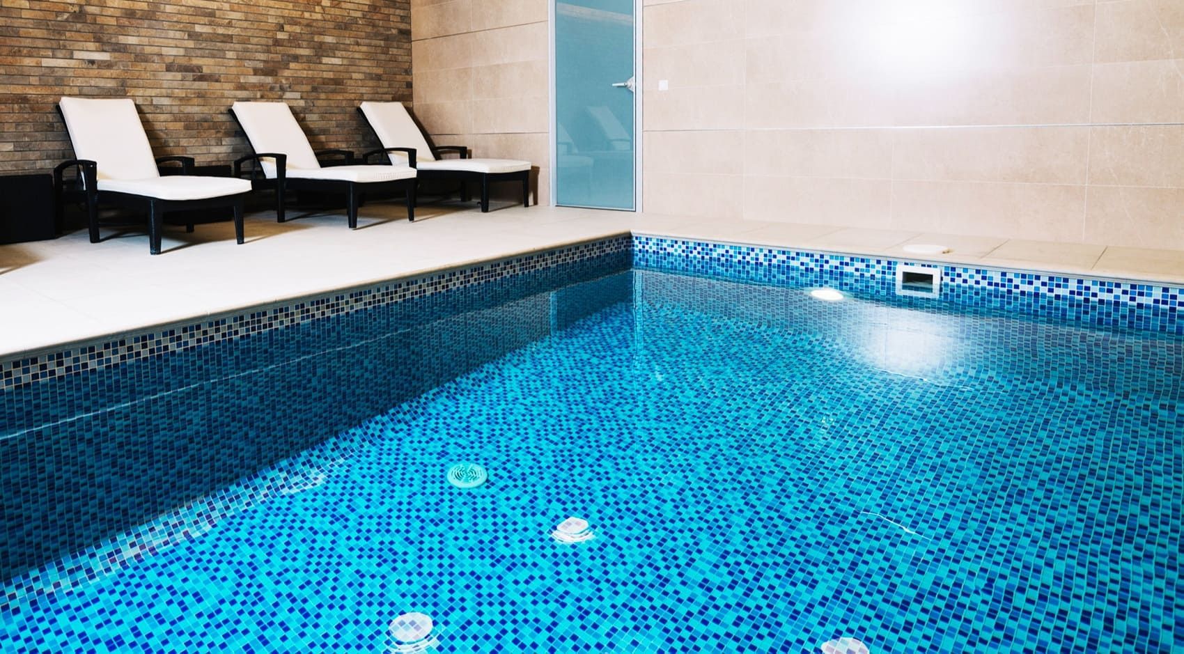 best way to clear cloudy pool water