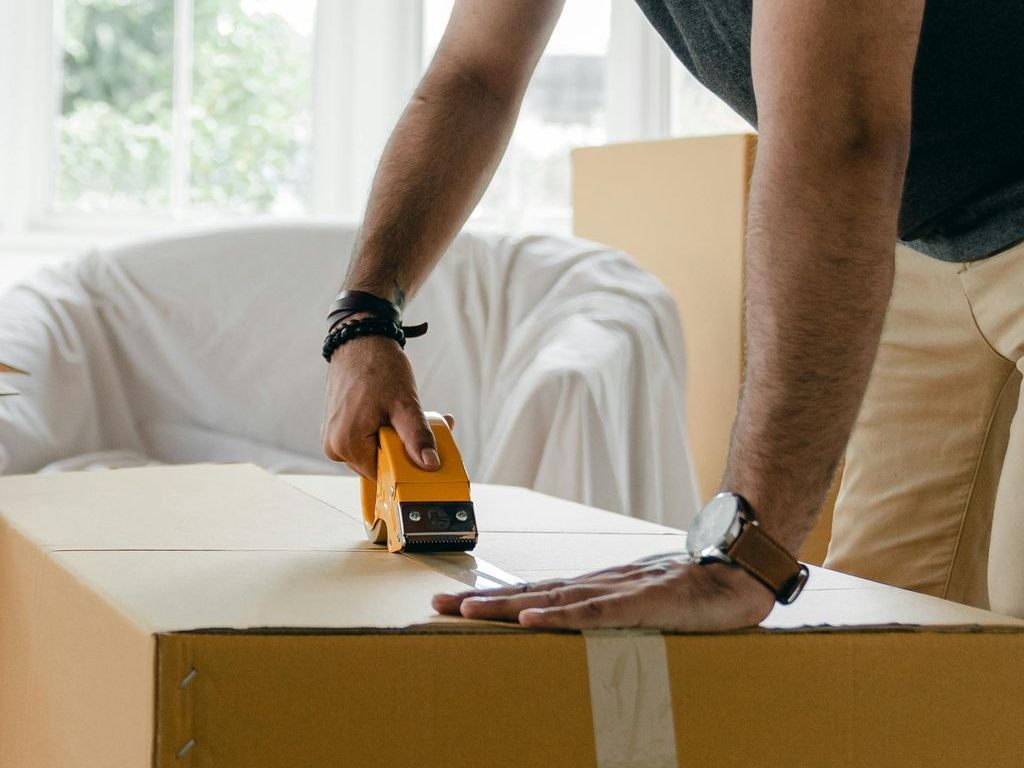KK Enterprises KK moving Pros Packing boxes and delivery in Youngstown, Ohio, & Pittsburgh, PA.