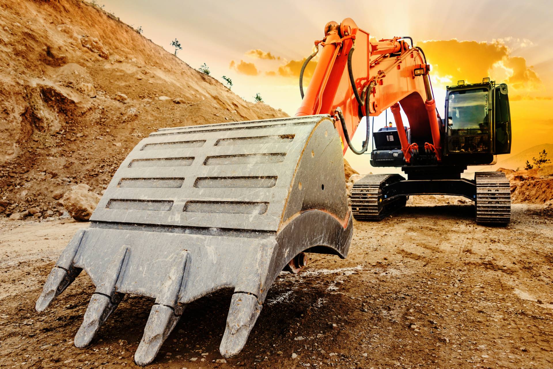 operazione di sbancamento terreno