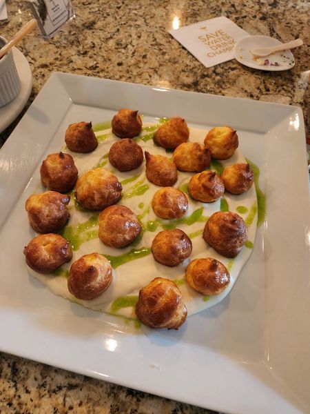 A plate of food with a sign that says cafe on it