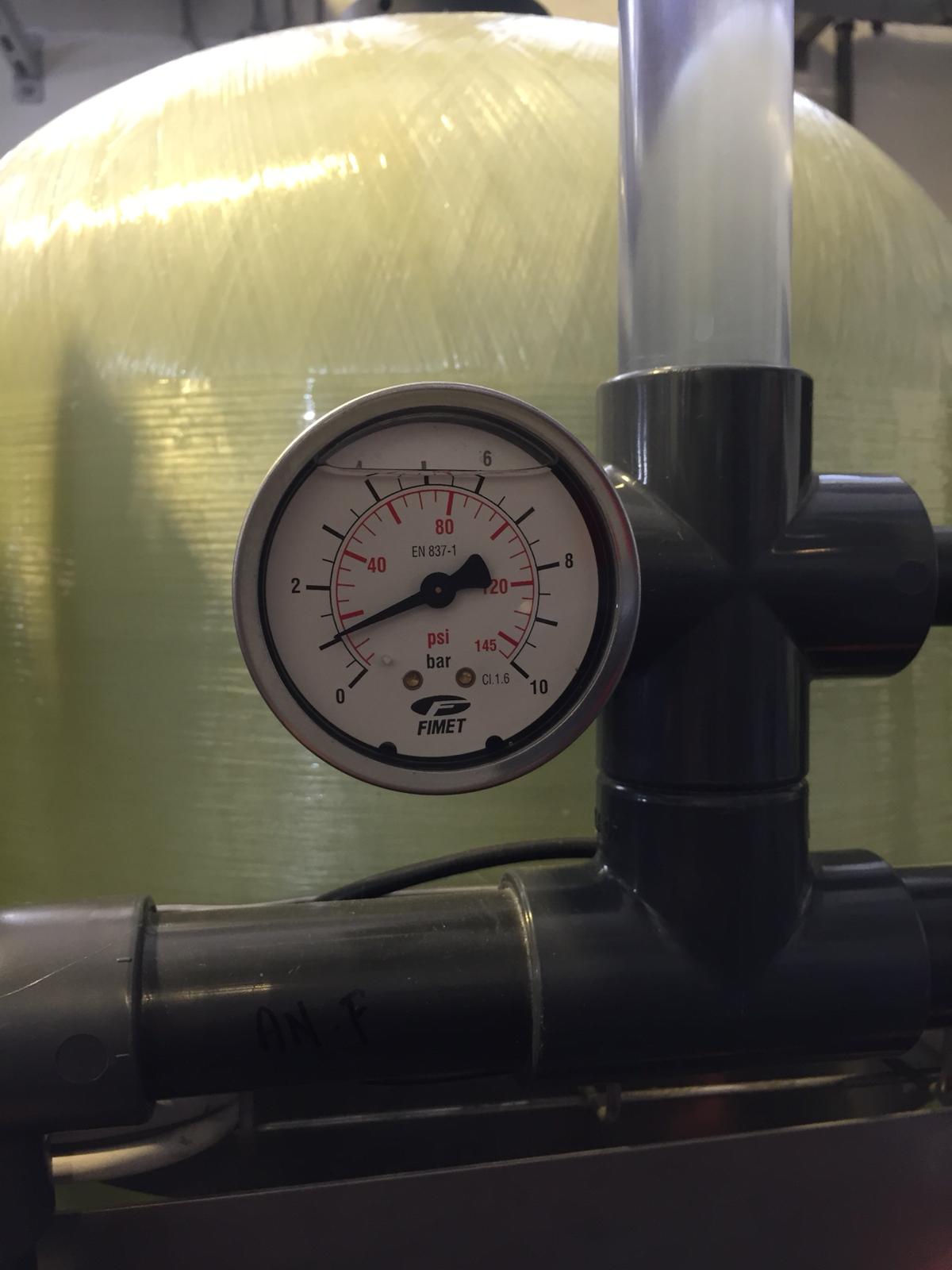 dettaglio d'impianto a scambio ionico professionale 1