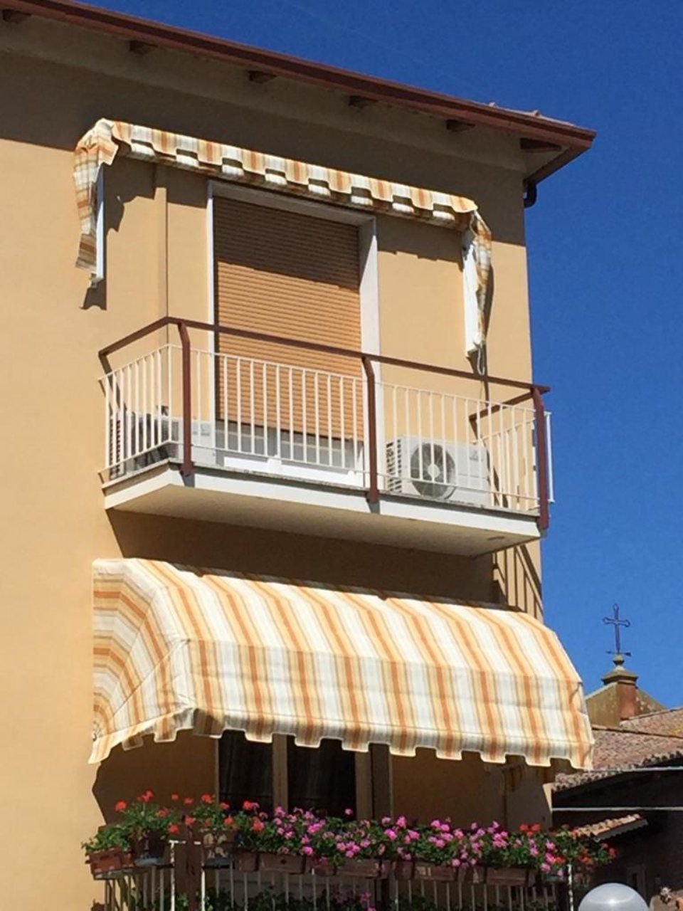tende a cappotta per balconi