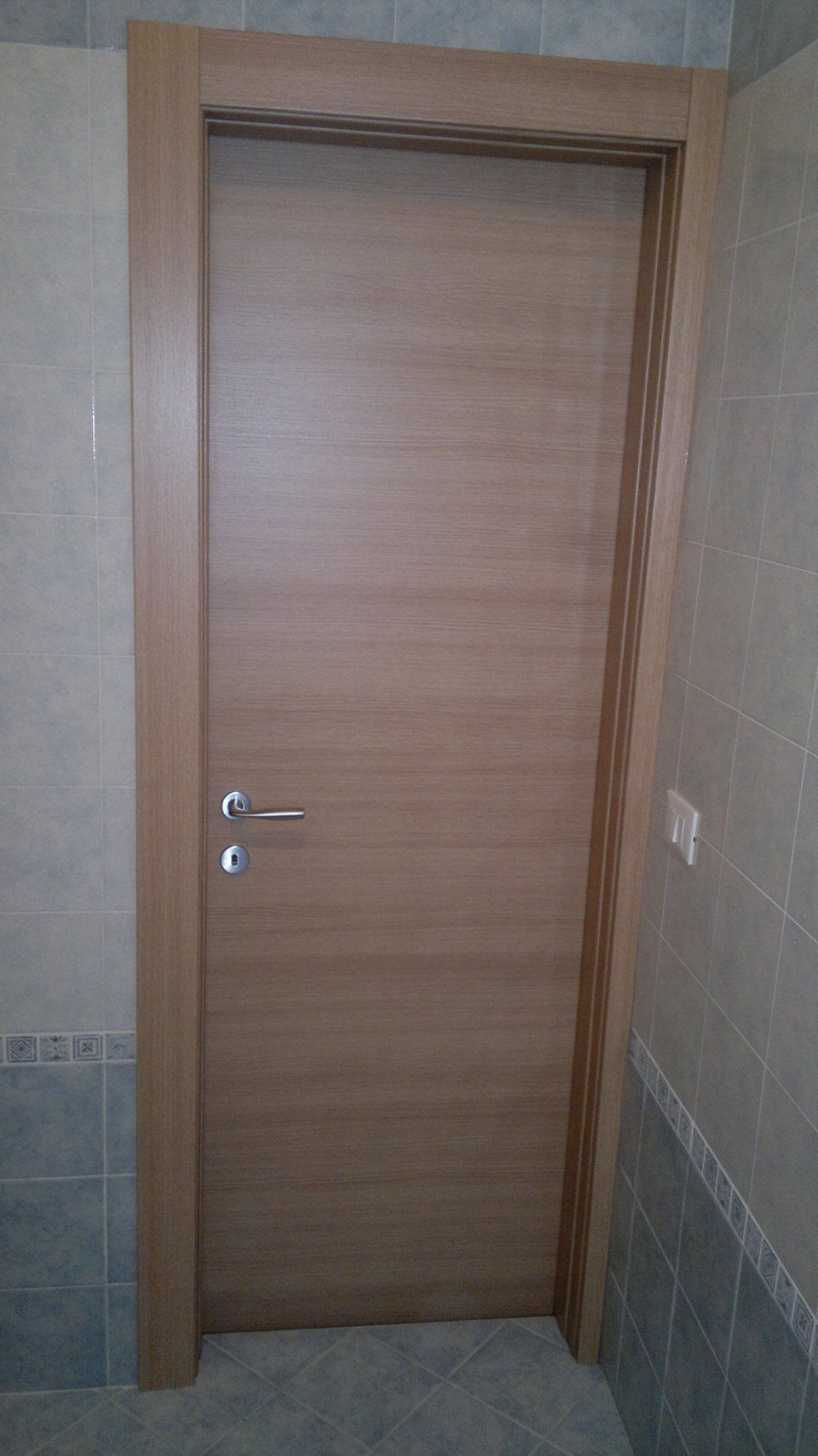 porta in legno chiaro