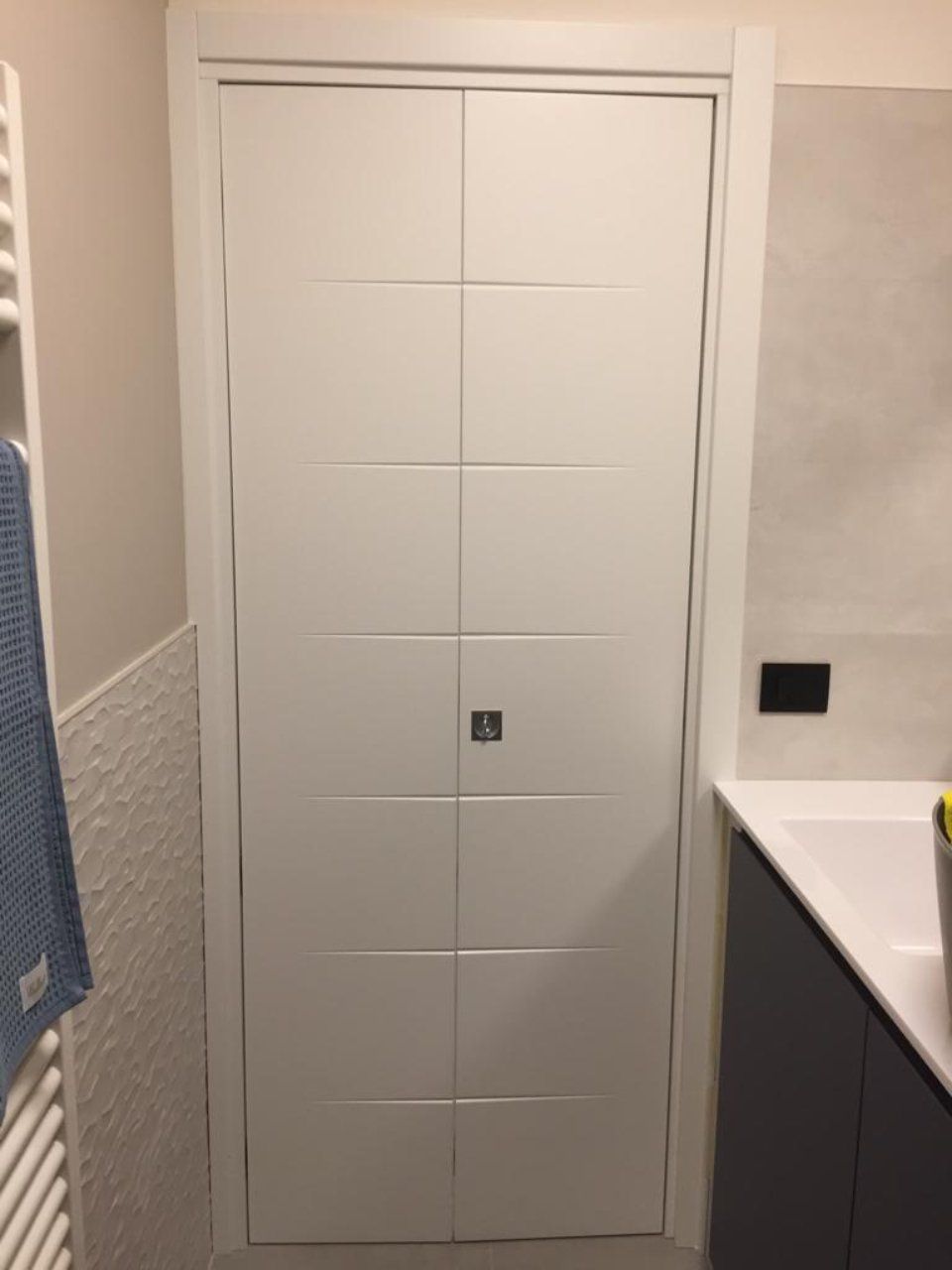 porta bianca per bagno