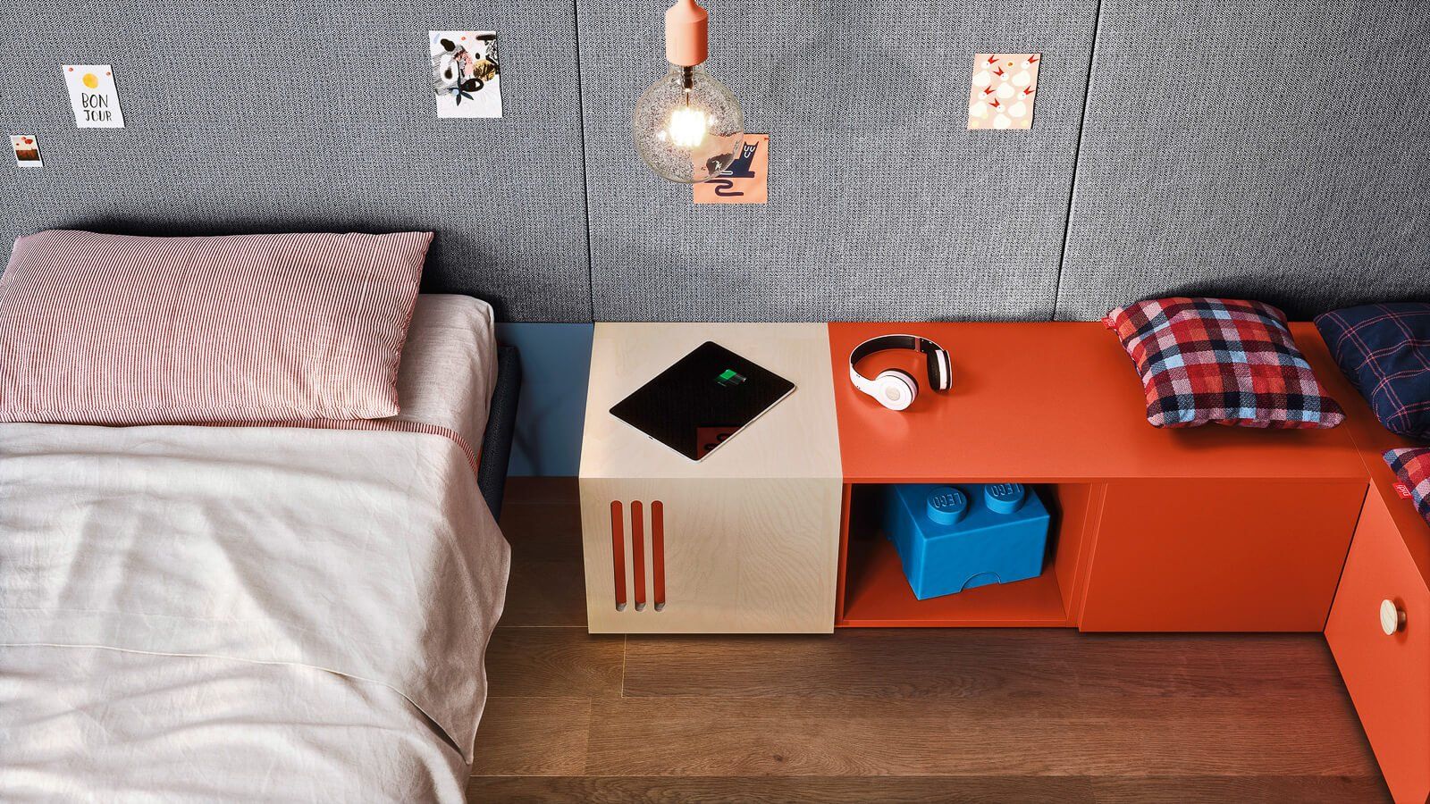 cameretta con comodino arancione