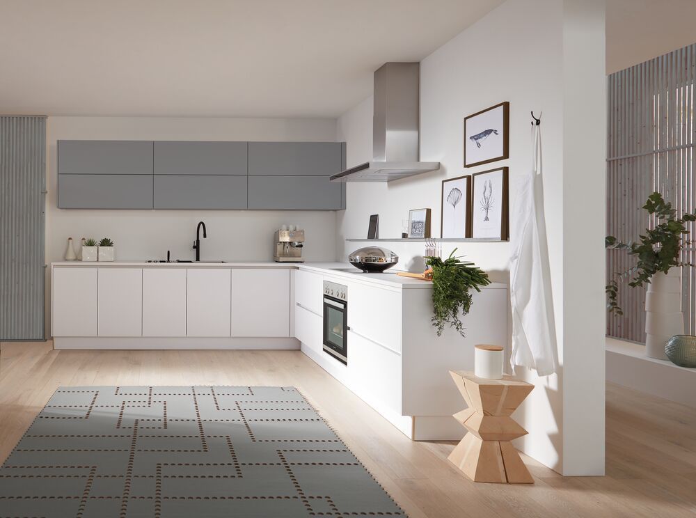 cucina bianca con tappeto