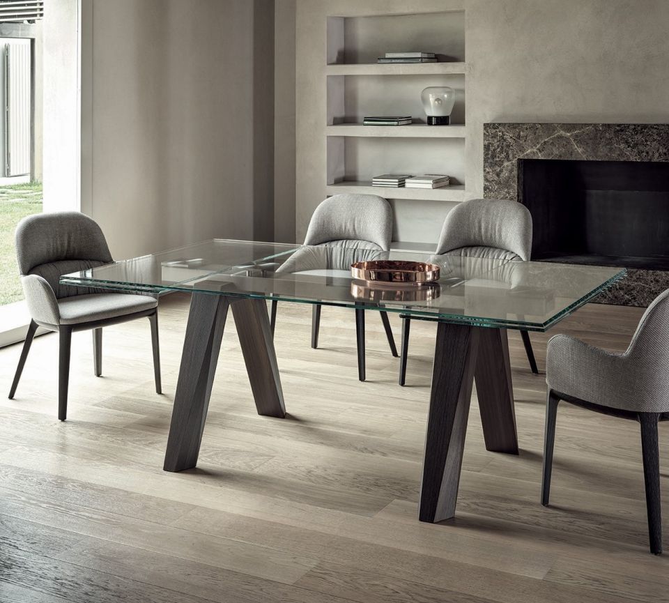 tavolo grigio in vetro