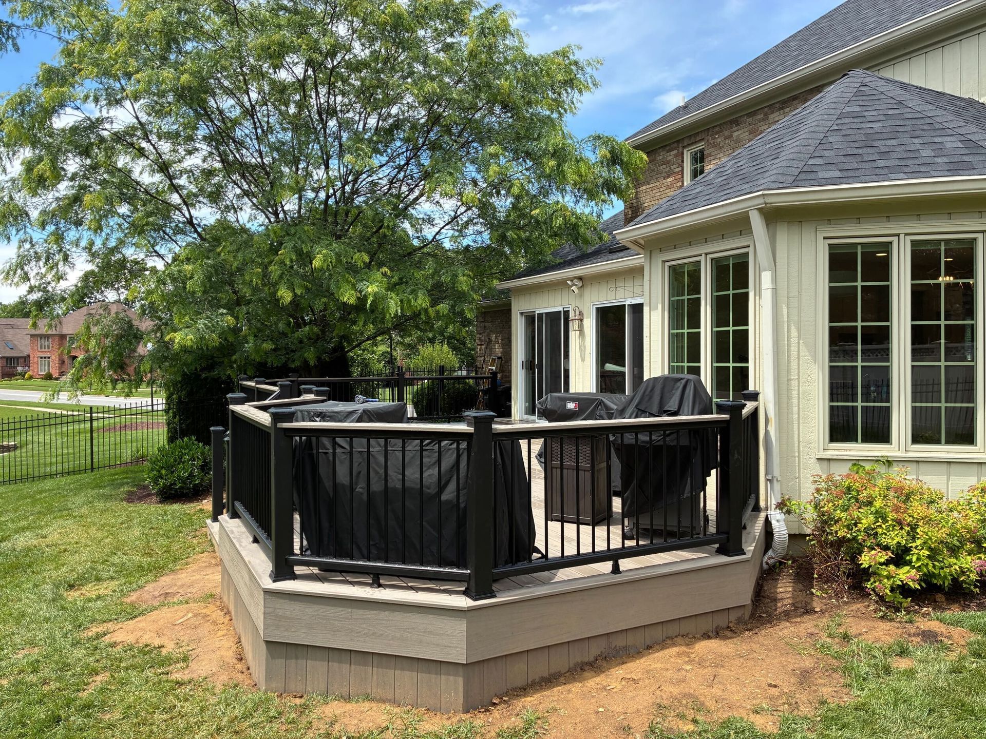 Case Study: Trex Transcend® Lineage® Deck Renovation – Louisville, KY 40222