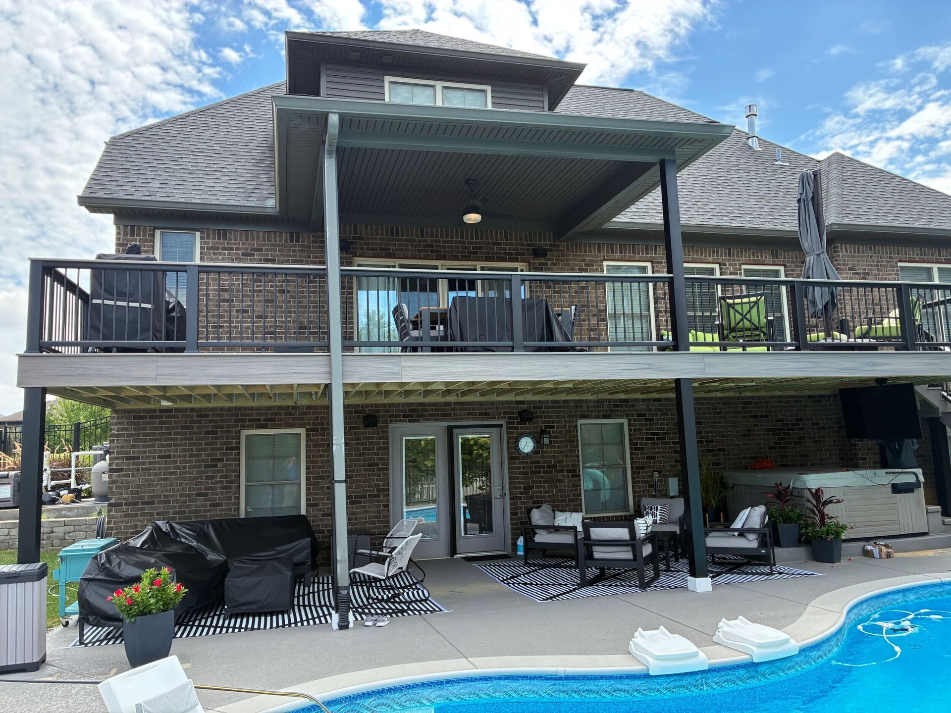 Case Study: Trex Enhance® Naturals Deck Remodel – Louisville, KY 40241