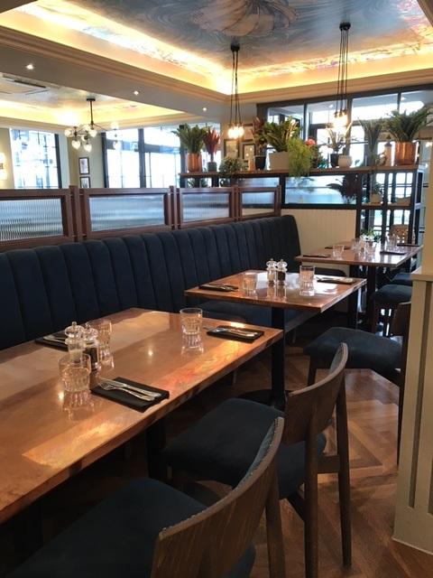 Oyster House, Mumbles, central fixed seating area in front of bar counter.