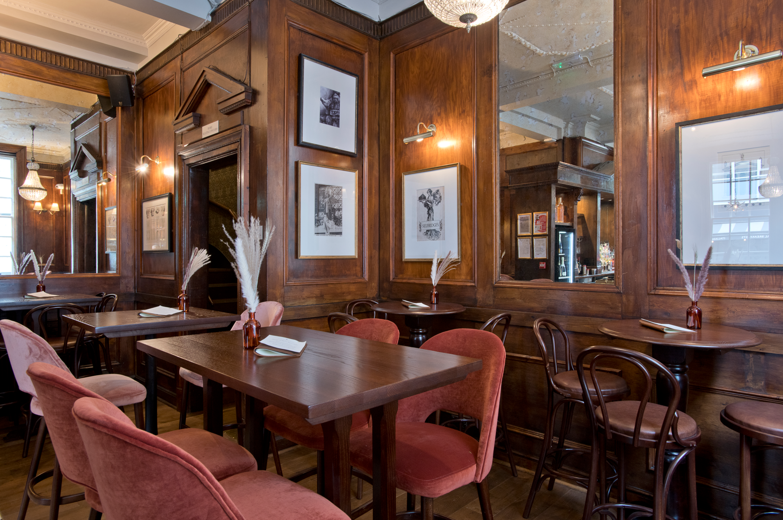 The Duchess, Marylebone, London, ground floor, vertical drinking area.