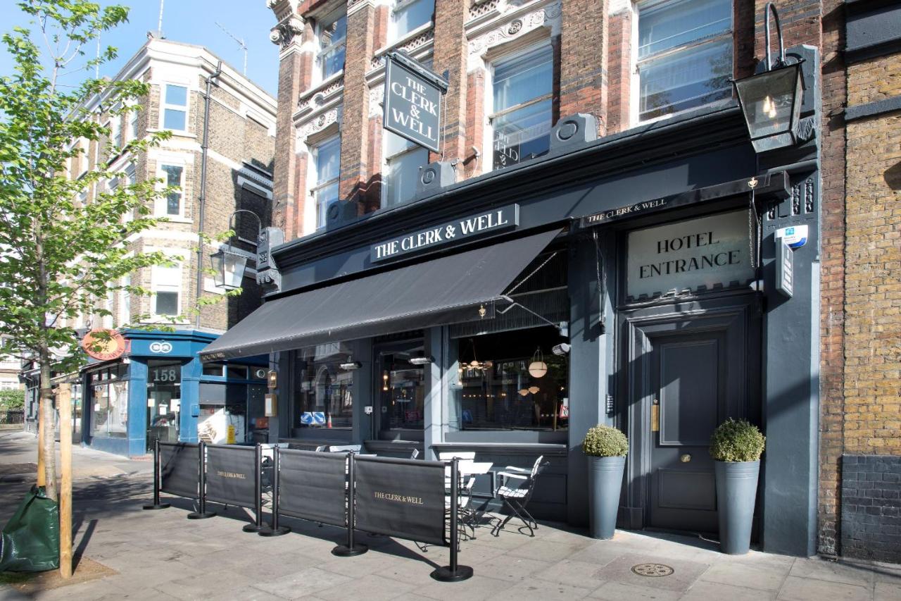 The Clerk & Well, London 2, Exterior Elevation, cafe barriers & furniture outside