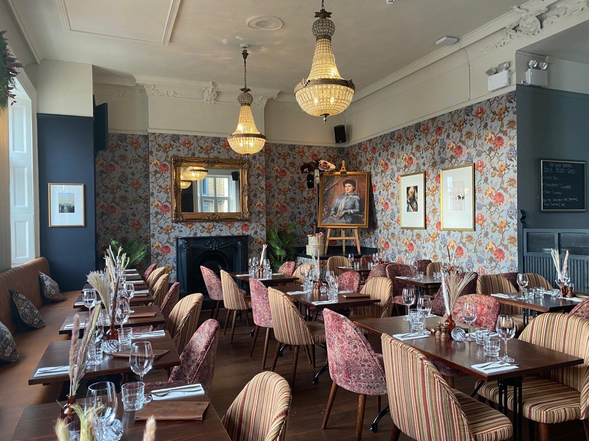 Lillie Langtry, Fulham, first floor dining area, showing opulent finishes.