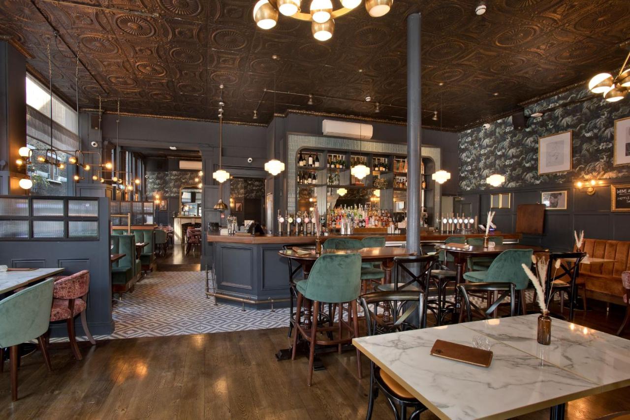 The Clerk & Well, London 6, view towards main bar counter