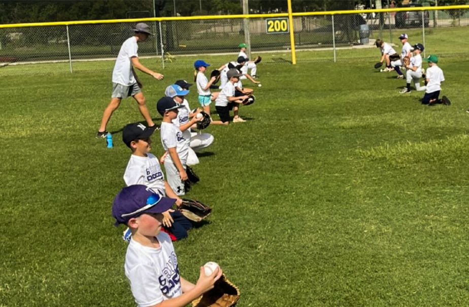 Kids at 6 Rings camp throwing the ball