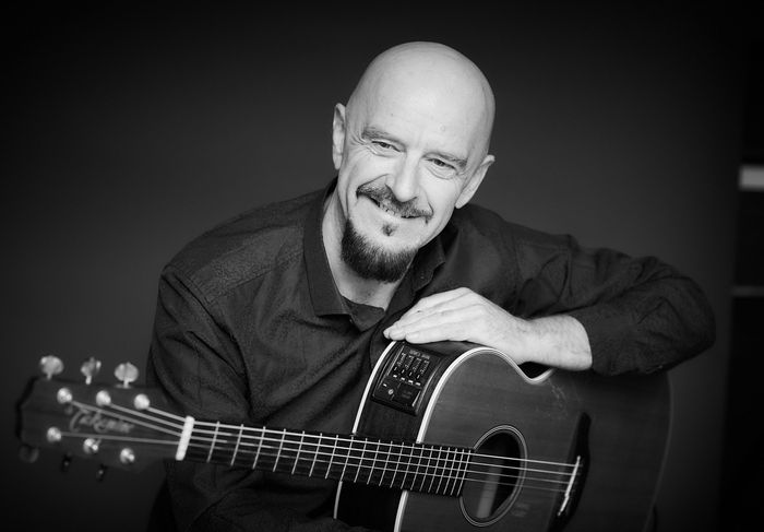 Portrait of online guitar lessons teacher David Rollins