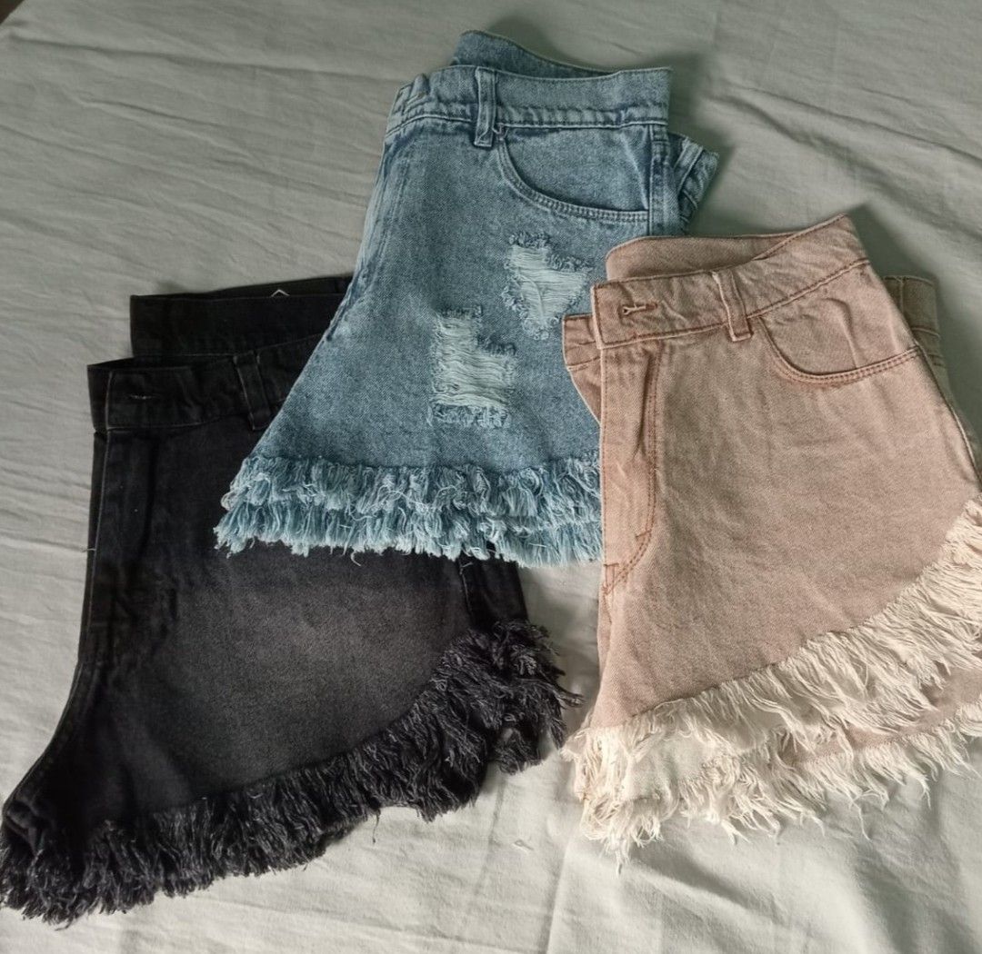 Shorts de jean celeste, negro y beige