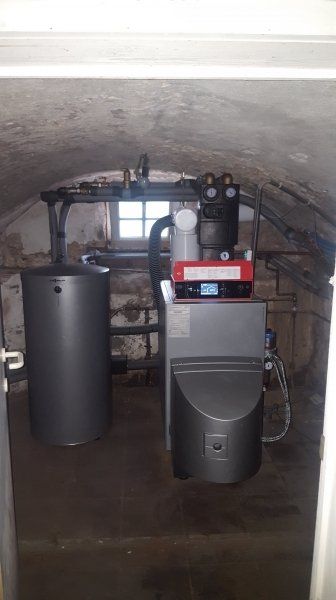 Viessmann condensatie stookolieketel + boiler, blauwvlambrander
Vremde