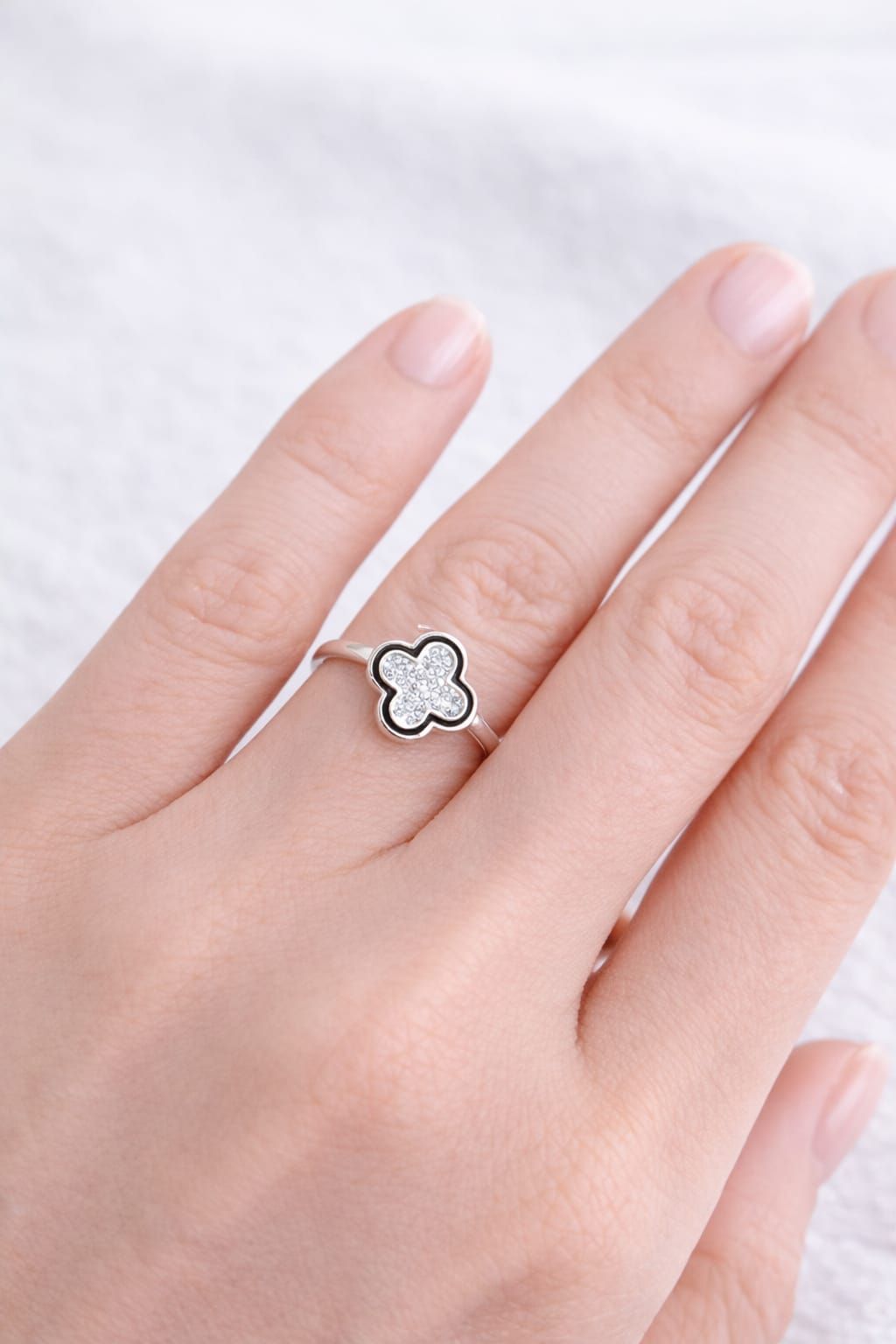 Anillo trébol cristal