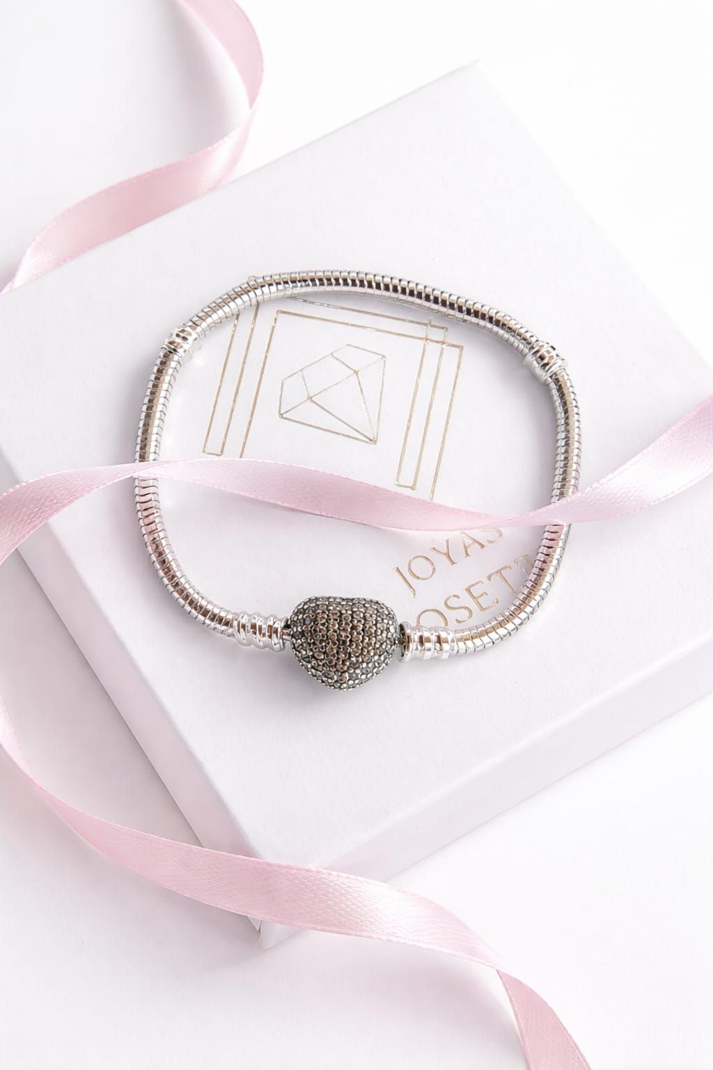 Pandora cierre corazón