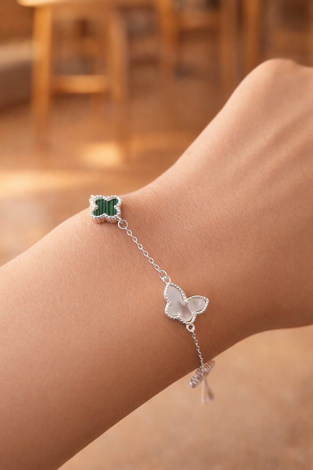 Pulsera trébol y mariposa