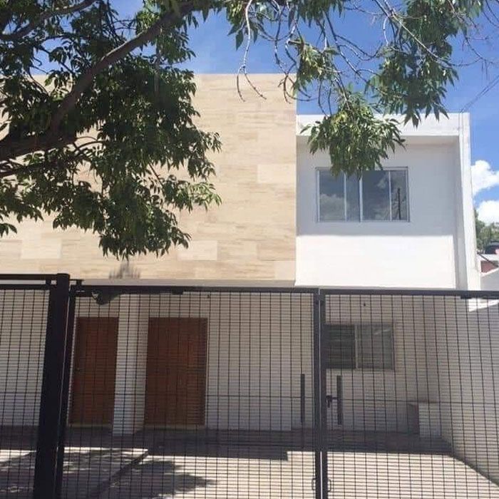 Casa con Amplio Jardín en Lomas