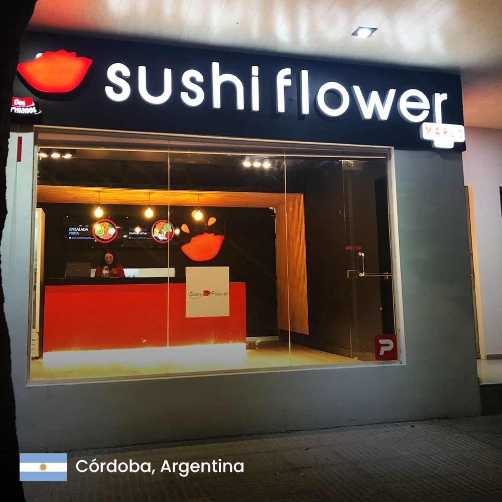 una tienda de comida rápida llamada sushi flower