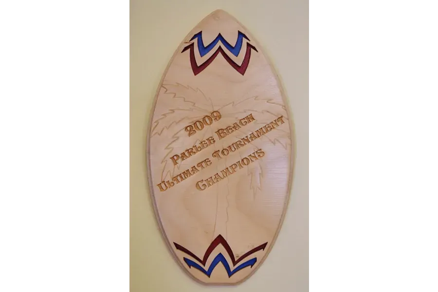 A wooden plaque with the year 2009 on it