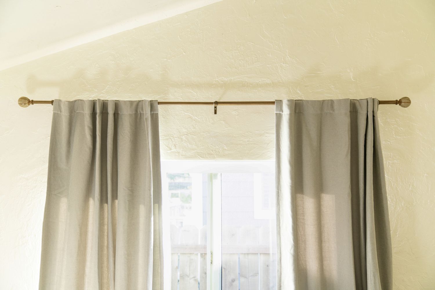 How to Hang Drapes the Right Way