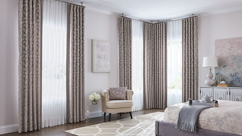 Retractable Drapes vs. Traditional Drapes: Which Is Better?