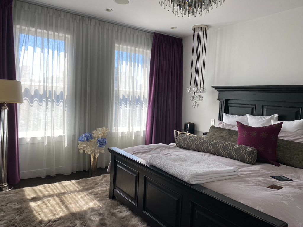 The Do’s and Don’ts of Mixing Drapery Colors in One Room