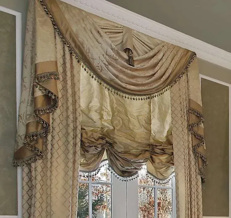 When Should You Use a Valance Today?
