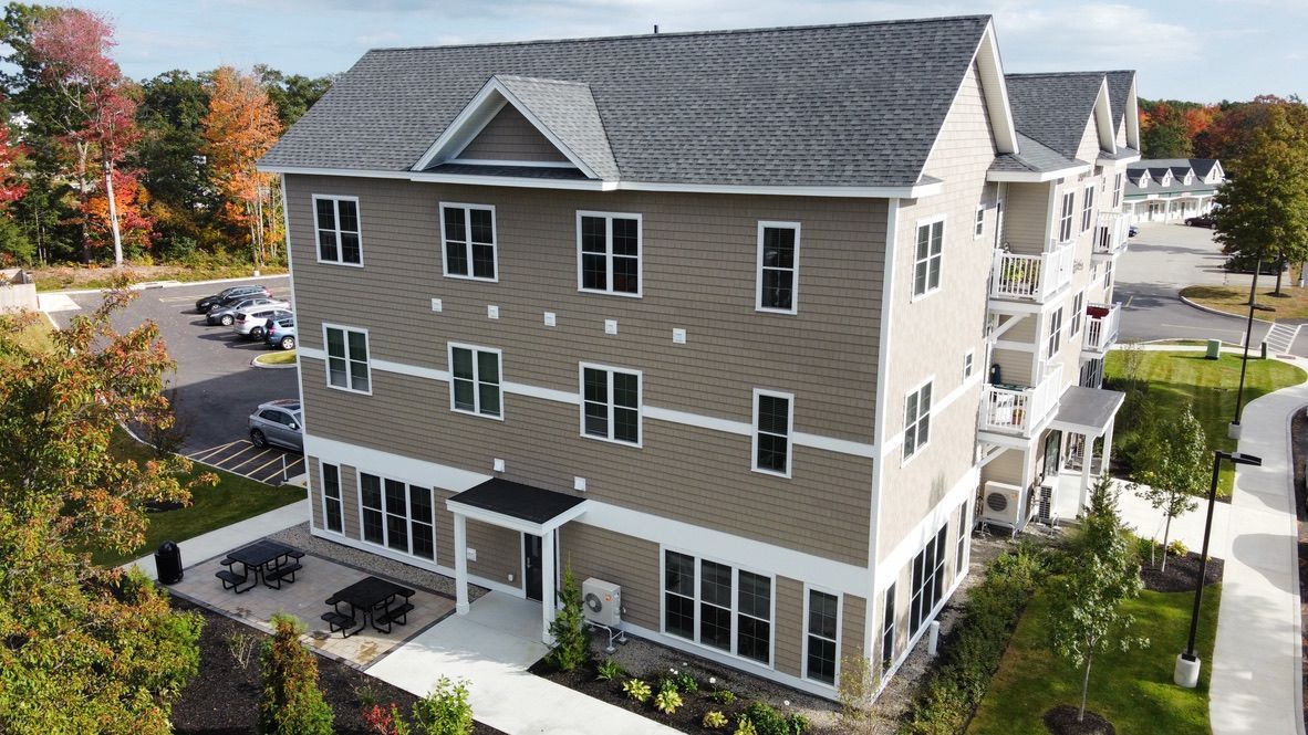 Oak Hill plaza building exterior 2