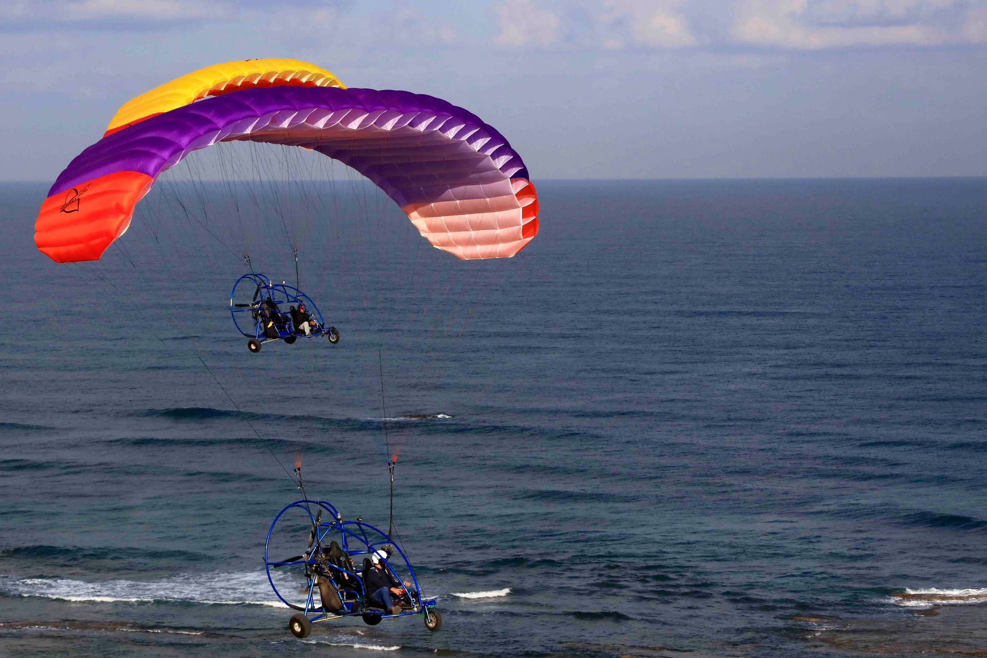 טרקטרונים מעופפים מעל הים