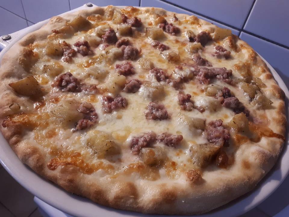 Pizza con salsiccia