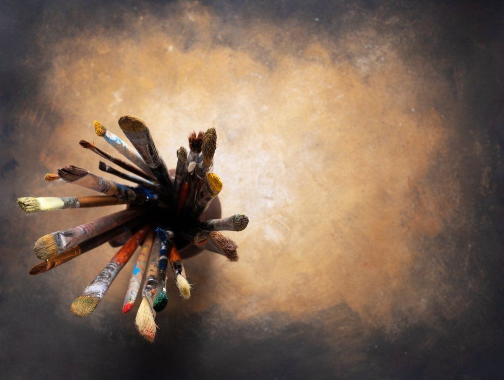 pennelli sporchi di colore