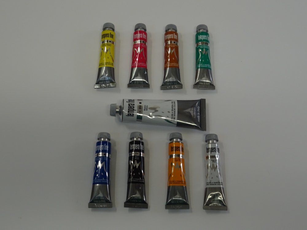 tubetti di colori a tempera