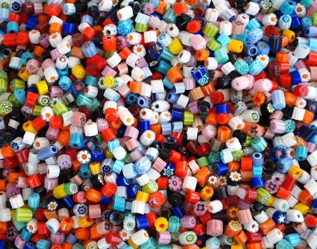 piastrine di vari colori per mosaici