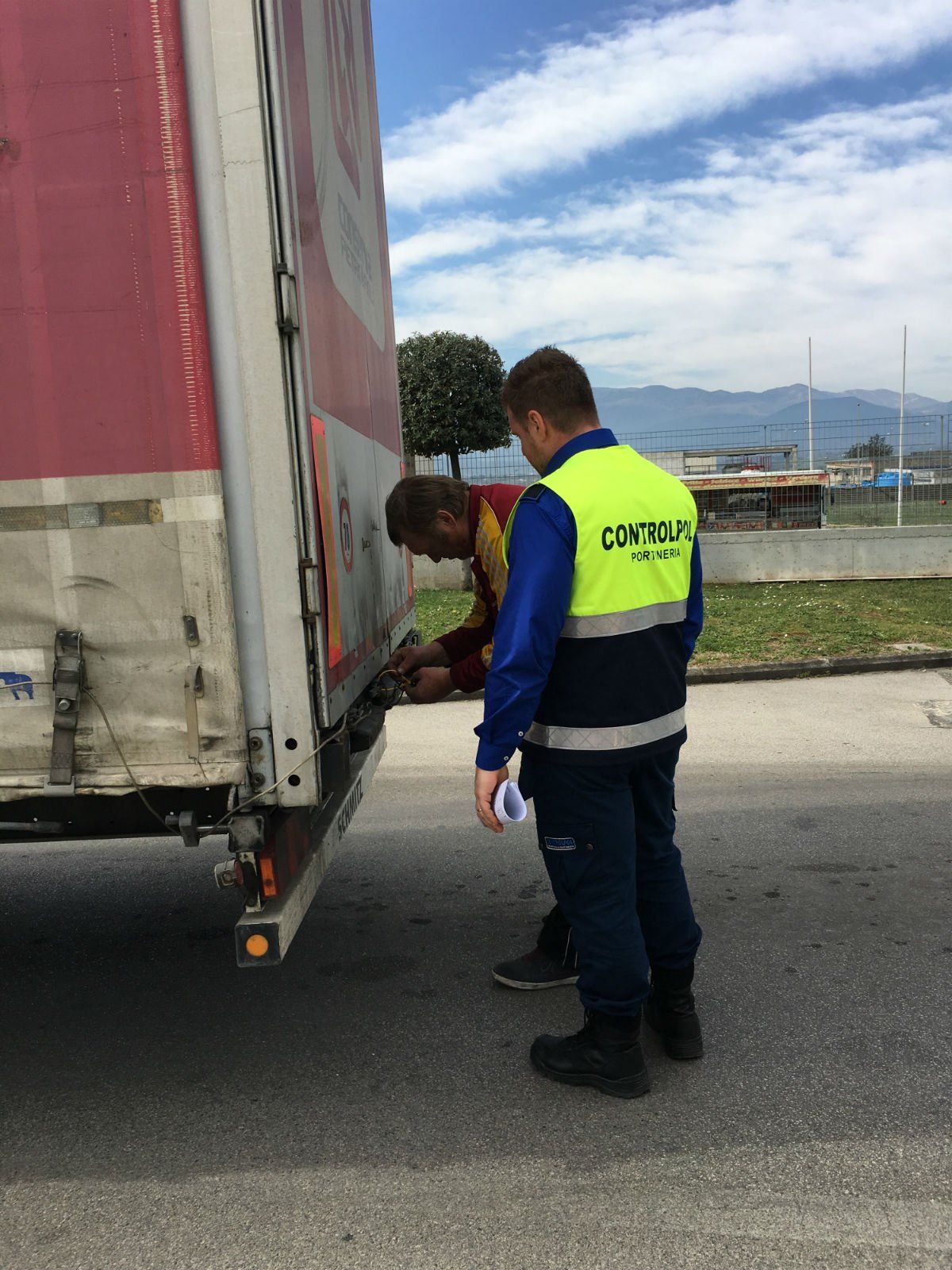 controllo di sicurezza per camion
