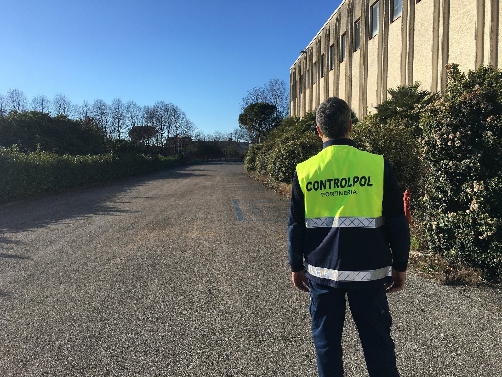 agente di sicurezza privata in divisa