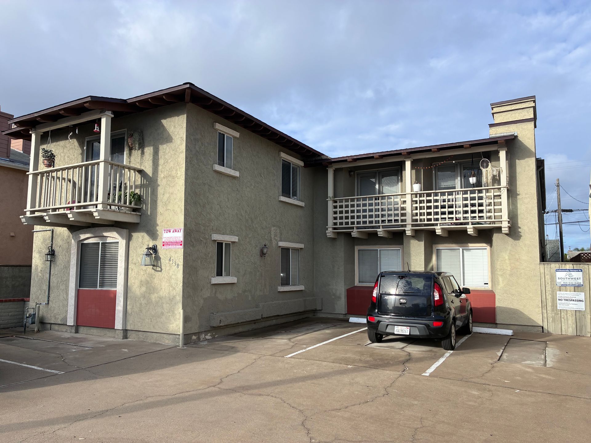 4338 Campus Exterior Photo