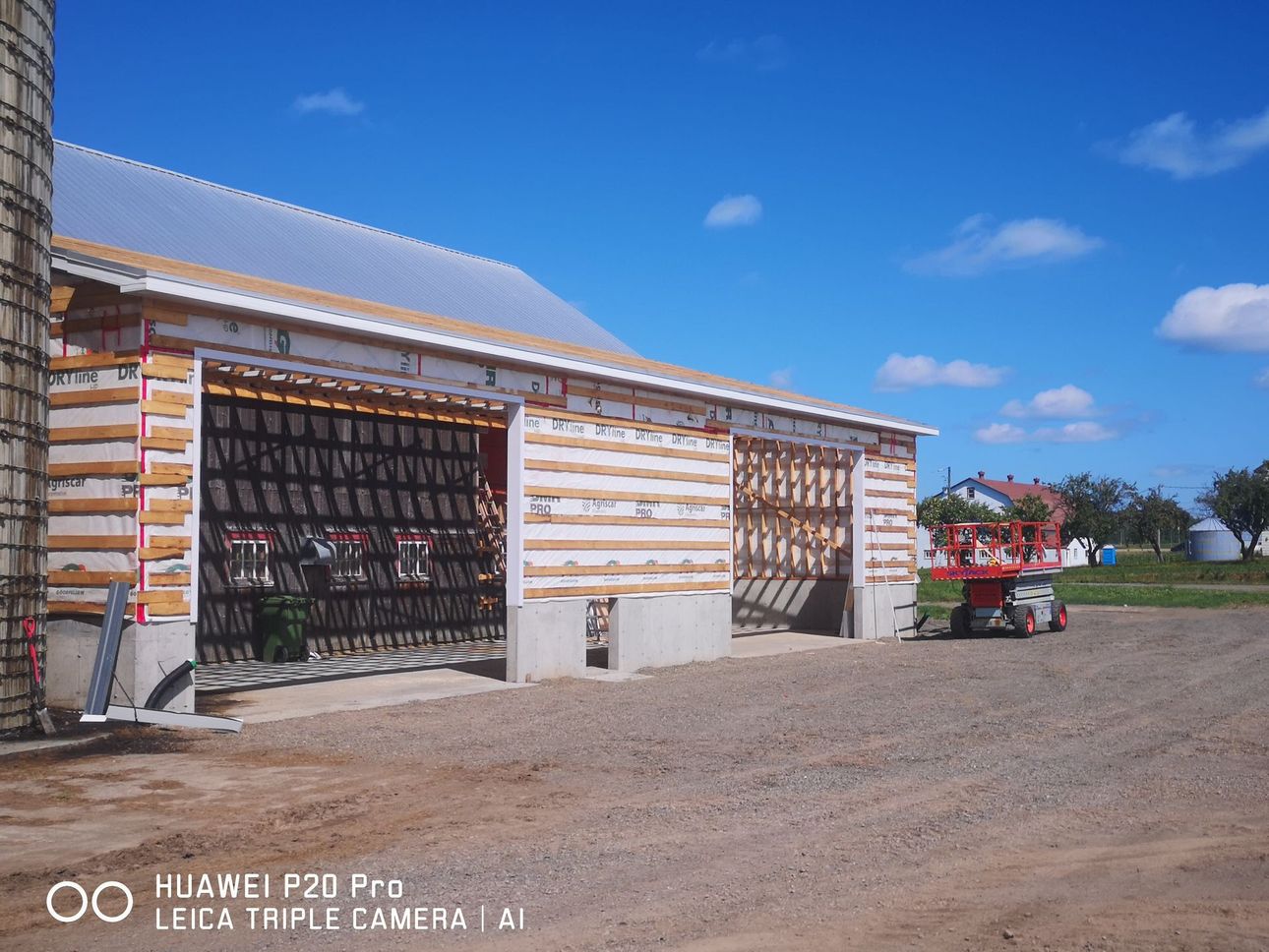 Une photo d'une grange prise par un Huawei P20 Pro