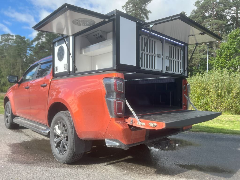 Bild avser en extrautrustad modul som sitter på en Musso.