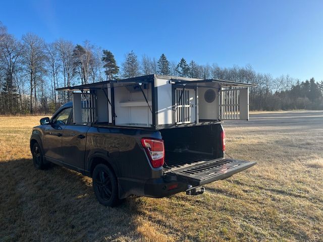 Bild avser en extrautrustad modul som sitter på en Musso.