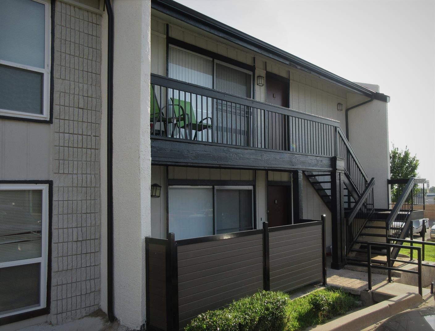 A large apartment building with stairs leading up to the second floor
