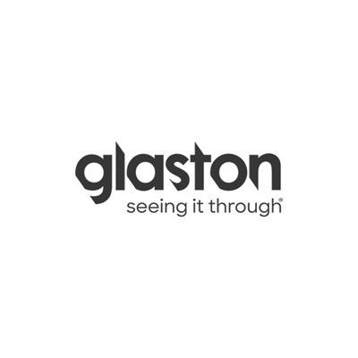Glaston-logo tummanharmaalla tekstillä valkoisella taustalla: