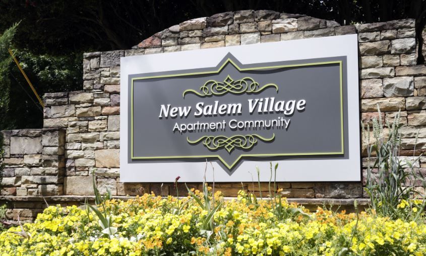 Exterior Photo of apartment sign