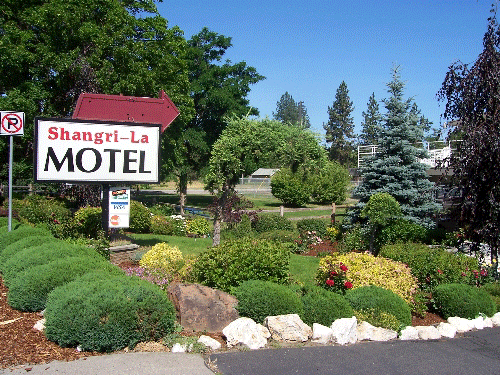 Shangri-la motel entrance—airport shuttle in Spokane, WA