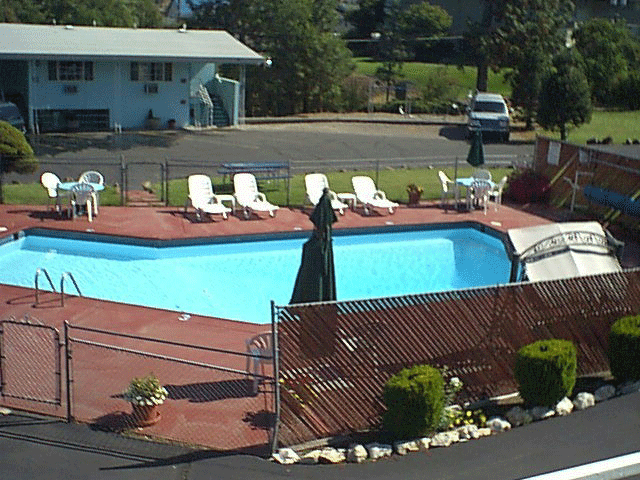 Swimming pool—affordable motel in Spokane, WA